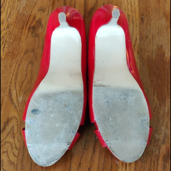 EUC Patent red peep toe pumps - Picture 4 of 5